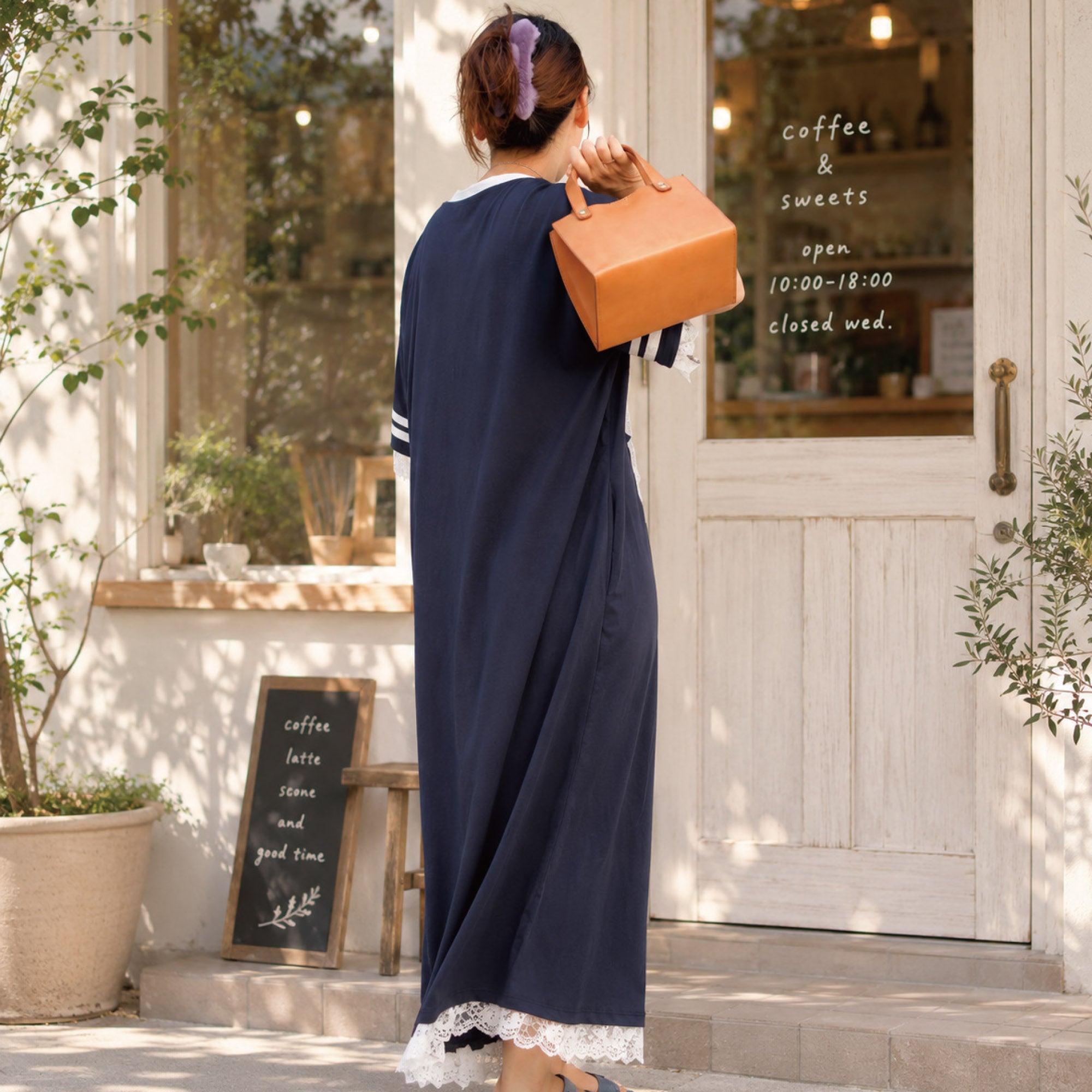 Boxy bag with a wide opening