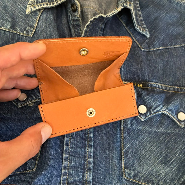Box-shaped coin case that opens wide for easy access