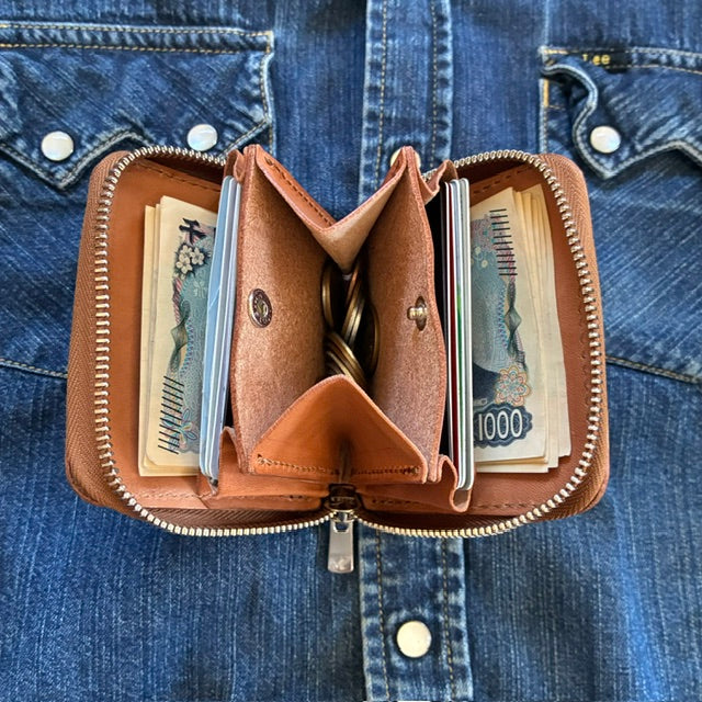 A mini wallet that effortlessly fits bills and offers ample storage
