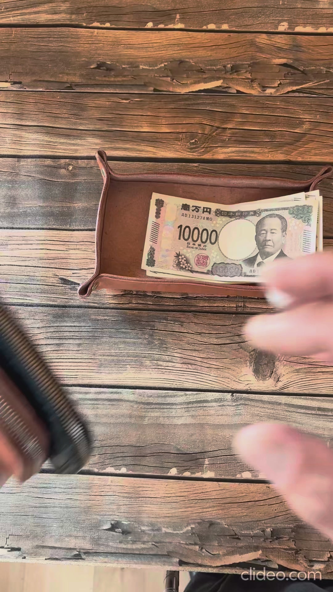 A zipper wallet that's a bit shorter than a long wallet