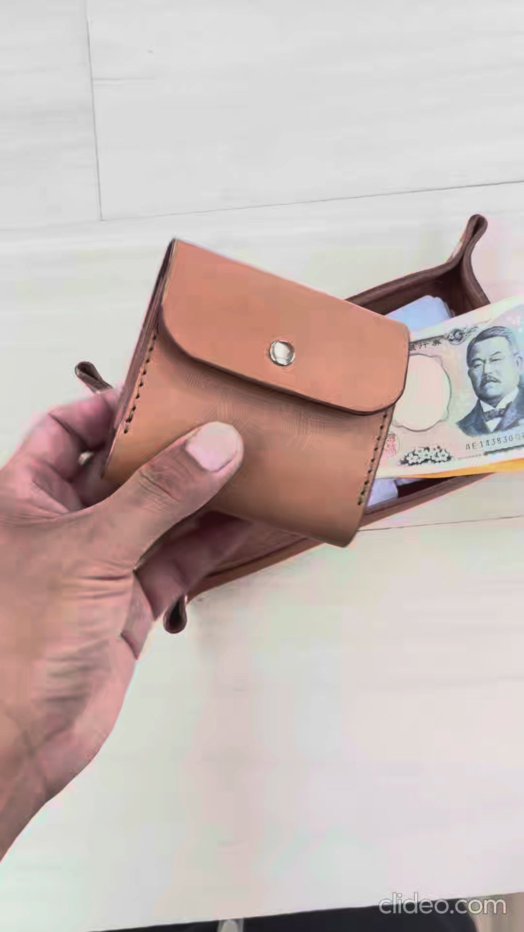 お札がするっと入って大容量なミニ財布